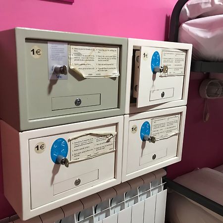 สปา โฮสเทล อาร์ซี มิเกล อังเฆล มาดริด ภายนอก รูปภาพ Mailboxes on board a train
