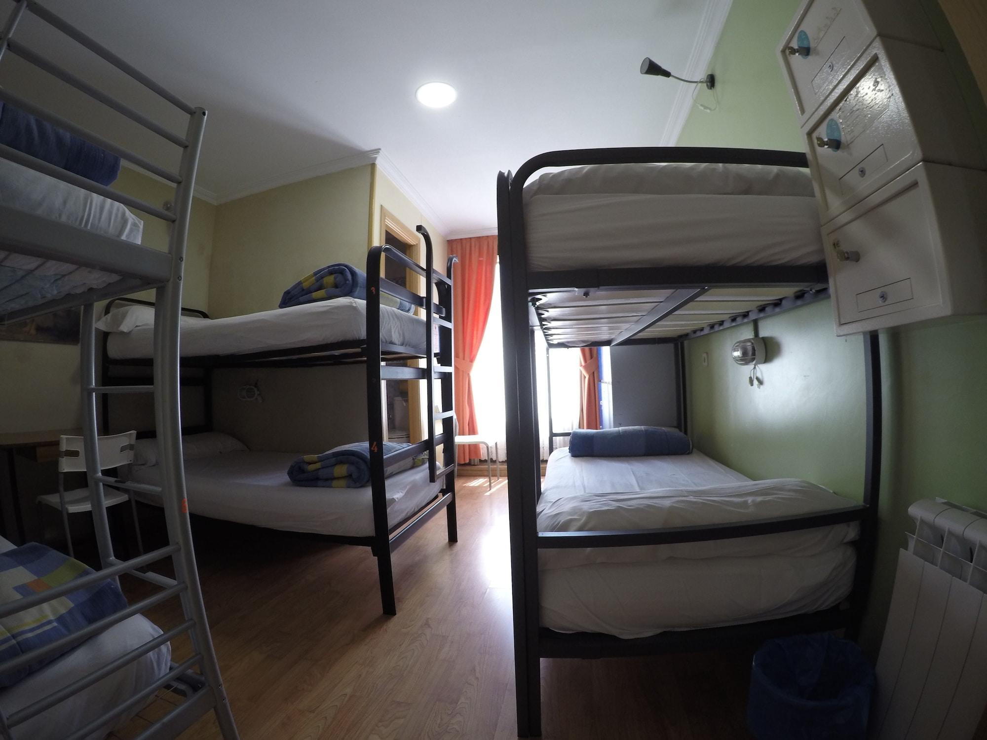 สปา โฮสเทล อาร์ซี มิเกล อังเฆล มาดริด ภายนอก รูปภาพ Hostel in Madrid, Spain