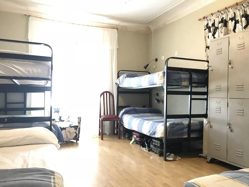 สปา โฮสเทล อาร์ซี มิเกล อังเฆล มาดริด ภายนอก รูปภาพ A typical dormitory room at the International House