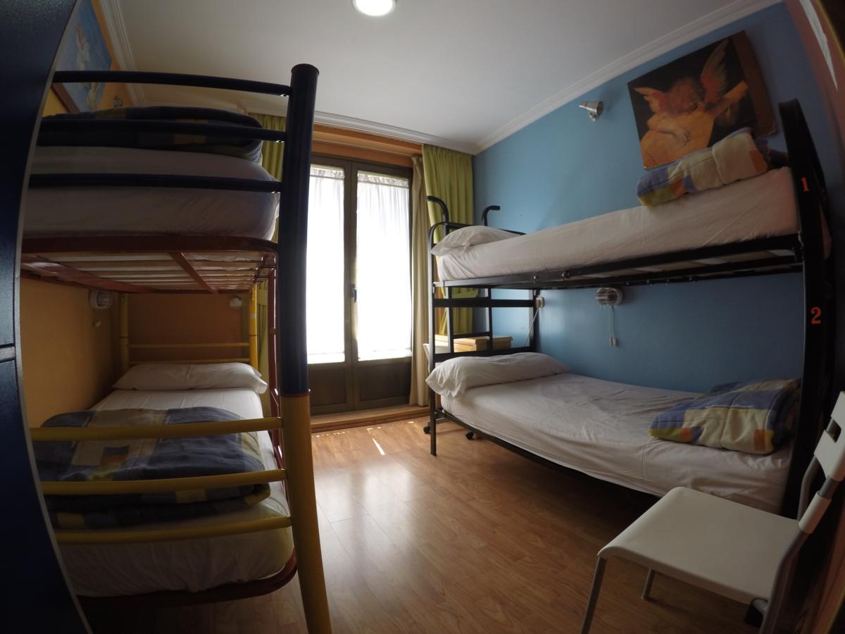 สปา โฮสเทล อาร์ซี มิเกล อังเฆล มาดริด ภายนอก รูปภาพ Hostel room in Madrid, Spain