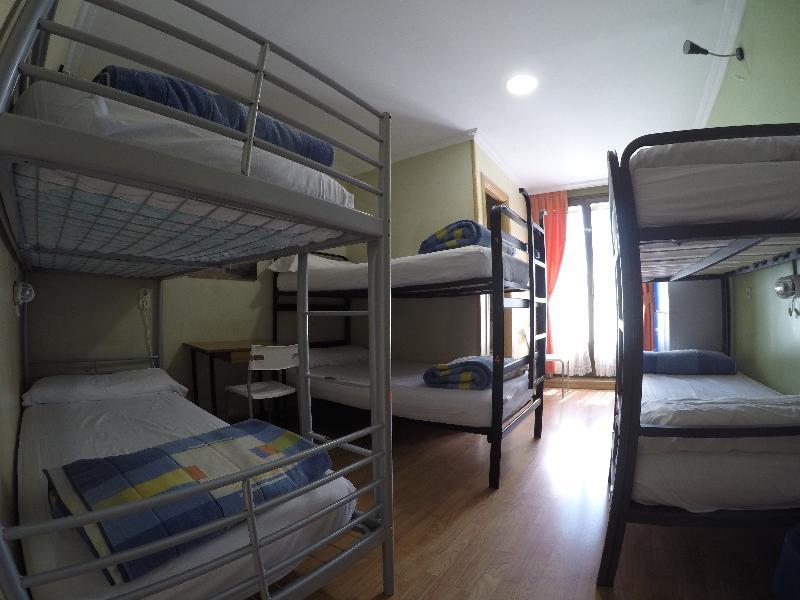 สปา โฮสเทล อาร์ซี มิเกล อังเฆล มาดริด ภายนอก รูปภาพ Hostel in Madrid, Spain