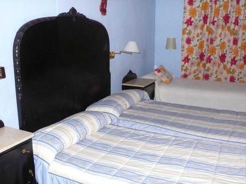 สปา โฮสเทล อาร์ซี มิเกล อังเฆล มาดริด ภายนอก รูปภาพ A bed